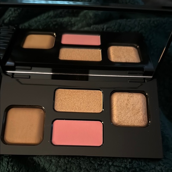 IL MAKIAGE Bronzer & Contour Palette - Pink and Gold Shades - Picture 4 of 4